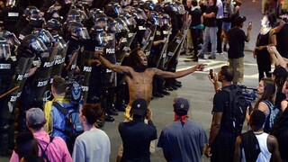 V Charlotte bol vyhlásený zákaz nočného vychádzania