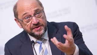 Schulz varuje pred problémami, ak bude Británia odkladať Brexit