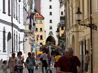 Bratislavčania sa nočného života vzdať nechcú, usporiadali Párty u Rada