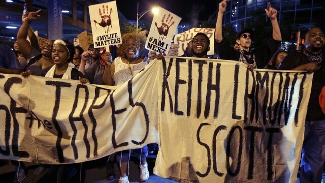 Manželka Afroameričana zastreleného v Charlotte udalosť natočila na mobil