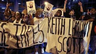 Manželka Afroameričana zastreleného v Charlotte udalosť natočila na mobil