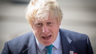 Johnson obvinil Rusko z predlžovania vojny v Sýrii