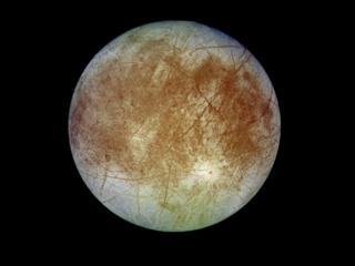 Na Jupiterovom mesiaci videli gejzíry, v hĺbke môže byť život