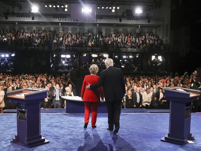 Trump a Clintonová sa stretli v prvom dueli, padli i obvinenia z rasizmu