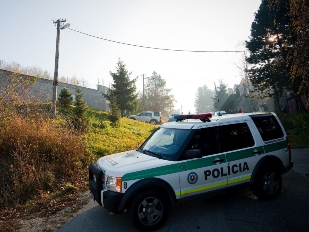 Polícia zasahovala v bratislavskom Lamači, zadržala Piťovho kumpána