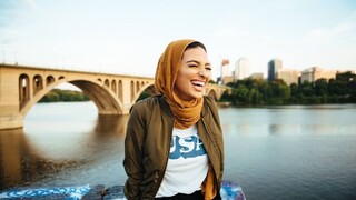 Playboy otočil, namiesto nahej ženy ukazuje mladú zahalenú moslimku