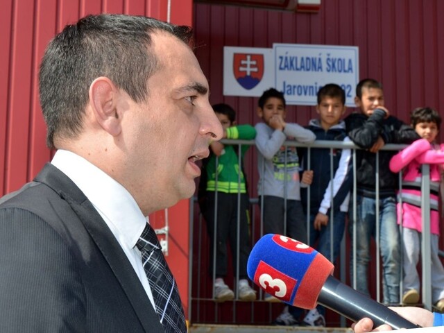 Vláda stopla projekty pre rómske komunity. Peniaze však má, tvrdí Pollák