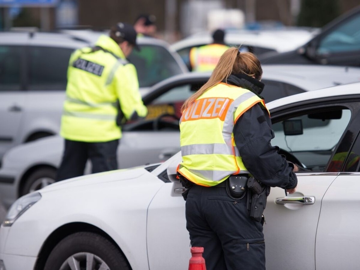 Nemecko diaľnica polícia 1140px (SITA/AP)