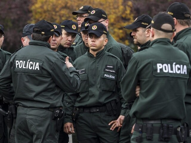 Vo Vranove odvolali policajného náčelníka, ten obvinenia odmieta