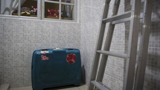 Muž našiel v kufri bábätko a detskú kostru, polícia zadržala jeho priateľku