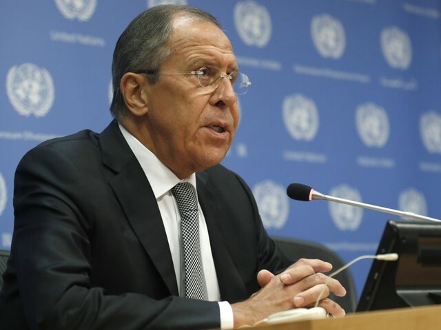 Ukrajina sa odovzdala svojmu osudu, tvrdí Lavrov. Mierové rokovania sa podľa Ruska zastavili