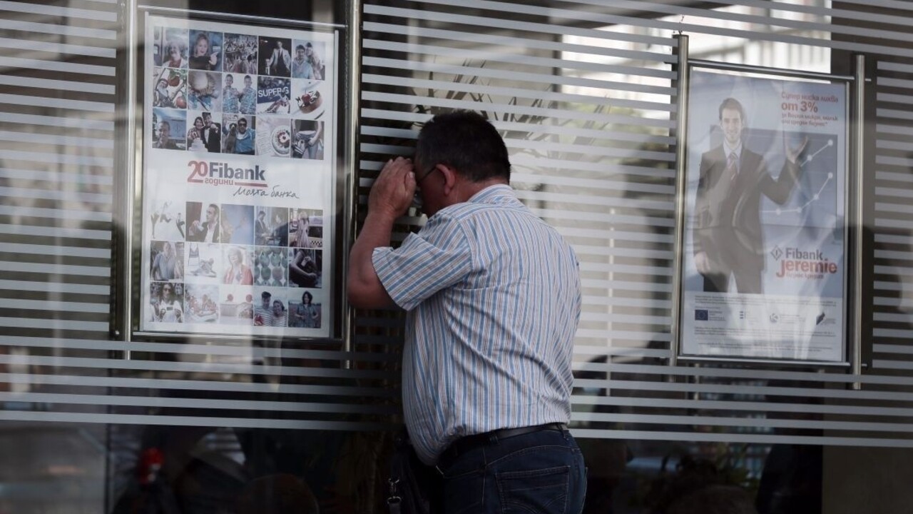 Z banky dobrovoľne odchádzajú masy zamestnancov. Motivuje ich prémia?