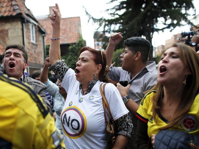 Kolumbijčania neočakávane odmietli mierovú dohodu vlády s rebelmi
