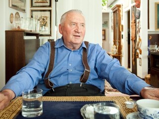 Stav exprezidenta Kováča sa zlepšil, dýcha bez prístrojov