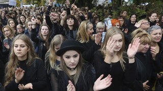 Poľsko ochromil čierny pondelok, ženy v krajine odmietli pracovať