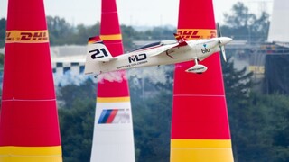 Víťazom Red Bull Air Race je Dolderer, pozrite si jeho predstavenie