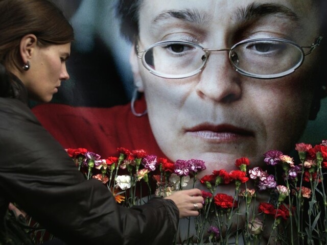 Pred desiatimi rokmi výstrely umlčali kritičku Kremľa Politkovskú