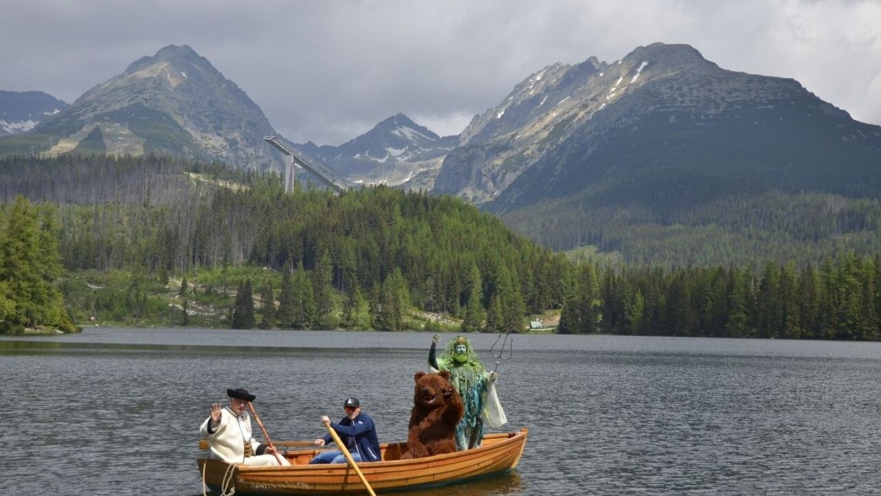 Štrbské pleso Vysoké Tatry loďka otváranie vody 1140 px (SITA/Radoslav Maťaš)