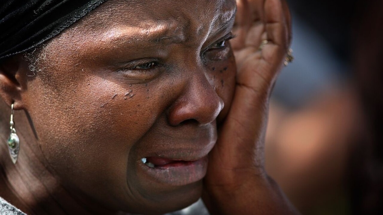 Nemeckí rasisti zaútočili na Libérijčanov s dieťaťom, priamo v ich byte