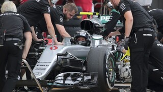 Hamilton si trúfa v Suzuke vyhrať, Rosberg odštartuje z pole position