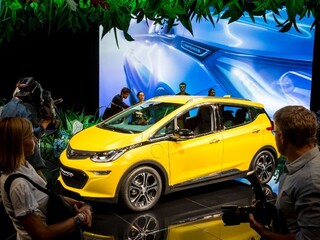 Novinky parížskeho autosalónu a Renault Grand Scénic v prvej jazde