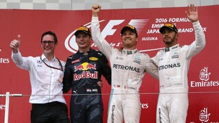 Rosberg po triumfe v Japonsku bližšie k titulu, Mercedes už ho má
