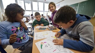 Vláda chce znížiť počet Rómov v špeciálnych školách