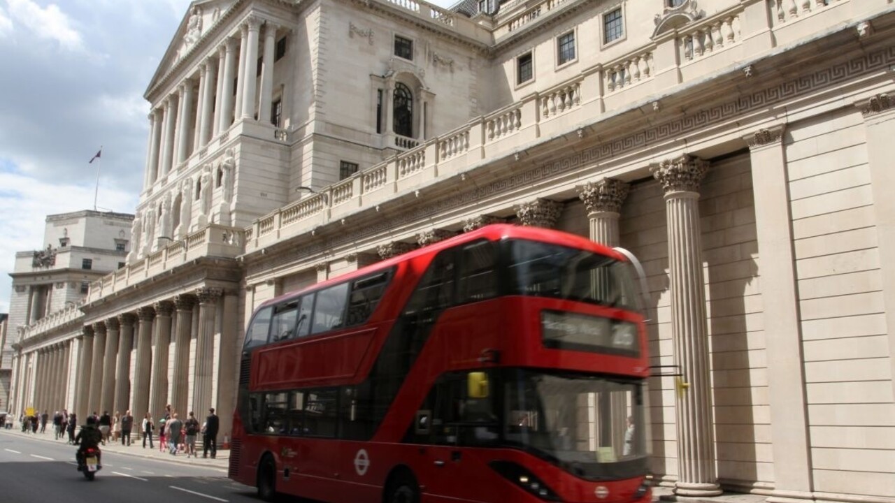 Unikli detaily z vládnej správy, tvrdý Brexit môže vyjsť Britov draho