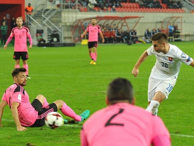 Mak bol hrdinom zápasu proti Škótom, fanúšikovia ho vytlieskali