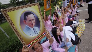Zdravotný stav thajského kráľa sa zhoršil, oslabilo to aj thajskú menu