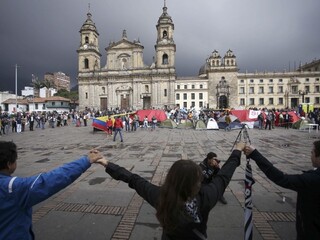 Santos v Kolumbii predĺžil prímerie s FARC, verí v dohodu s rebelmi