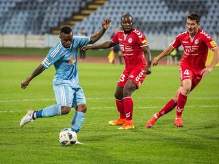 Slovan v záveroch polčasov pokoril Senicu