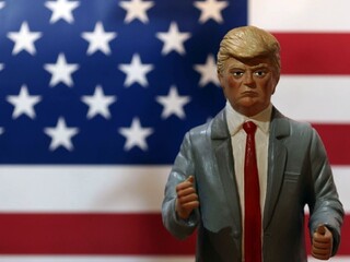 Americký spisovateľ spustil originálny hudobný projekt proti Trumpovi
