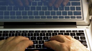 Česká polícia zadržala ruského hackera, pomáhali i agenti FBI