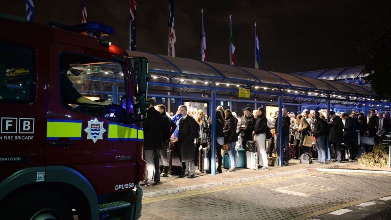 Londýnske letisko evakuovali, merania chemikálie nepreukázali