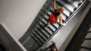 Bežcov čakali v Šanghaji stovky schodov, triumfoval Bourne