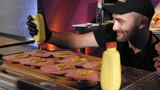 V New Yorku prelomili svetový rekord, vytvorili najvyšší sendvič sveta