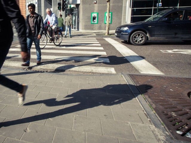 Pozor na električky aj slúchadlá. Počet nehôd chodcov v hlavnom meste rastie, päť prípadov sa skončilo tragicky