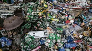 Zohnali peniaze, z rómskej osady zmiznú stovky ton odpadu