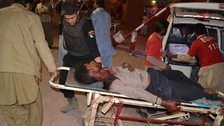 Útok na výcvikové centrum v Pakistane má 59 obetí a množstvo zranených