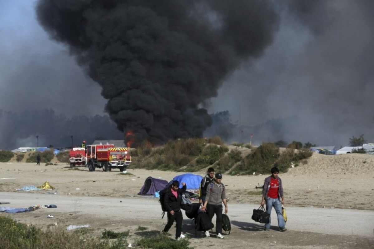 france-migrants-0d198fbdaf0c48439f7d02add793b346_58d89b67.jpg