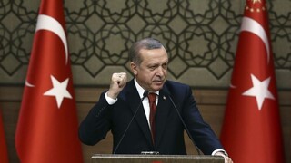 Čistky v Turecku pokračujú, Ankara zadržala desiatky pilotov