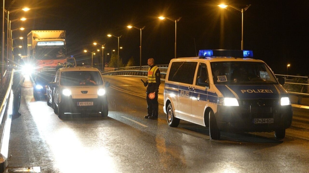 V Rakúsku mladík strieľal na policajtov, Salzburg bol hore nohami