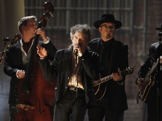 Bob Dylan prelomil mlčanie, Nobelovu cenu si nakoniec prevezme