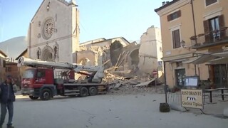 Taliansko zasiahlo silné zemetrasenie, starobylé mestá sú v troskách