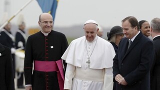Pápež František zavítal do Švédska, zúčastňuje sa osláv reformácie