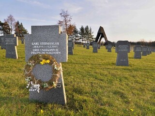 Vojenský cintorín vo Važci sa rozrastá, domáci sa oň vzorne starajú