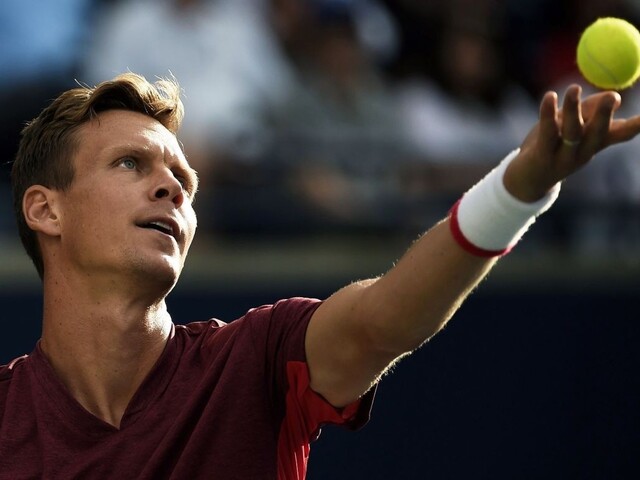Berdych sa potrápil so Sousom, v Paríži postúpil do osemfinále