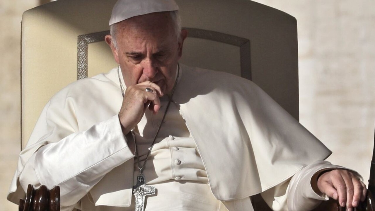 Pápež František definitívne rozhodol o ženách v kňazskom rúchu