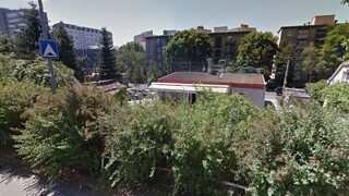 Polícia na bratislavských Kramároch zasahovala vo veľkom, hlásia zranených